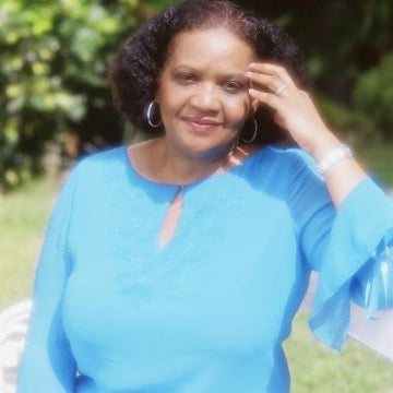 LORNA GOODISON WINS QUEEN'S GOLD MEDAL